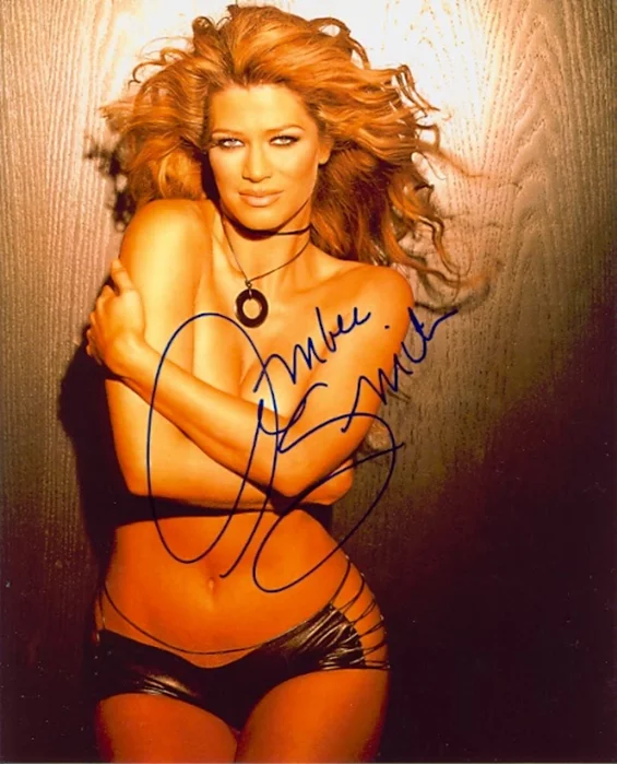 Amber Smith autograph