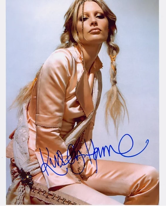 Kirsty Hume autograph