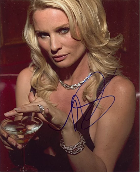 Nicollette Sheridan autograph