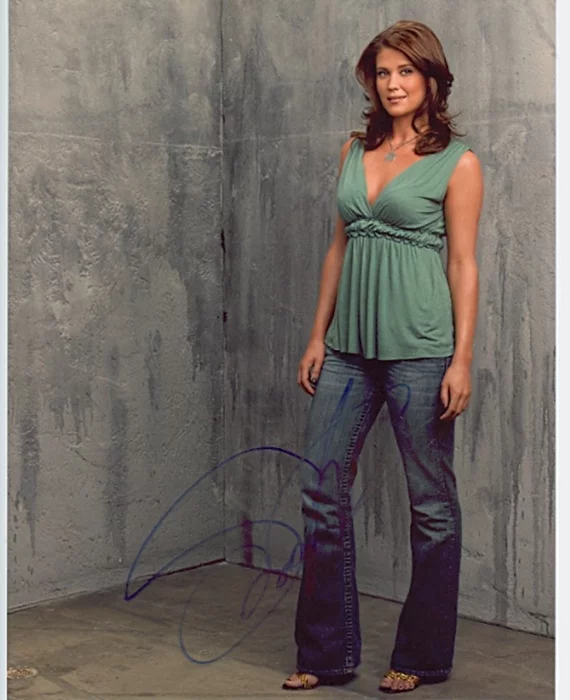 Sarah Lancaster autograph