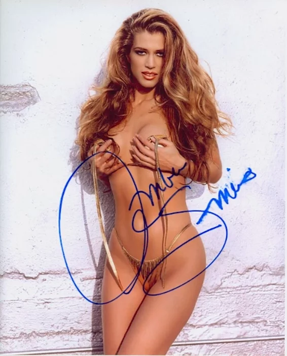 Amber Smith autograph