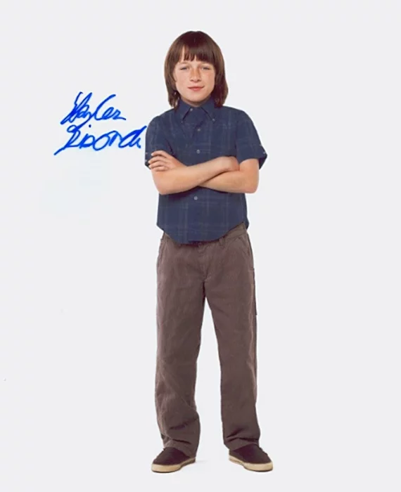 Skyler Gisondo autograph