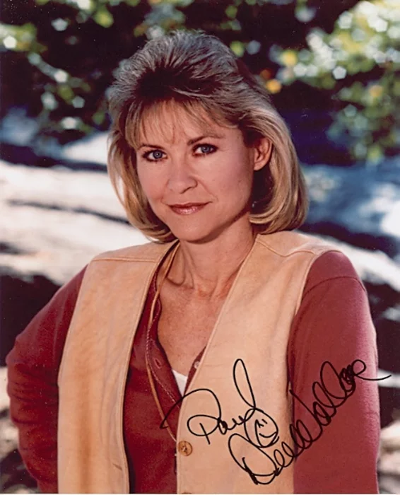 Dee Wallace autograph