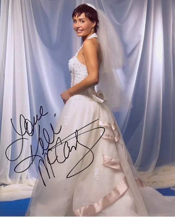 Kelli McCarty autograph