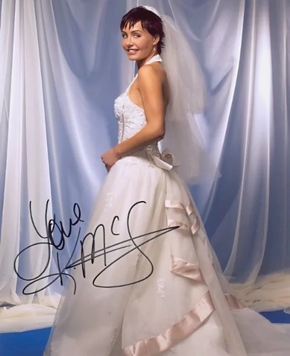 Kelli McCarty autograph