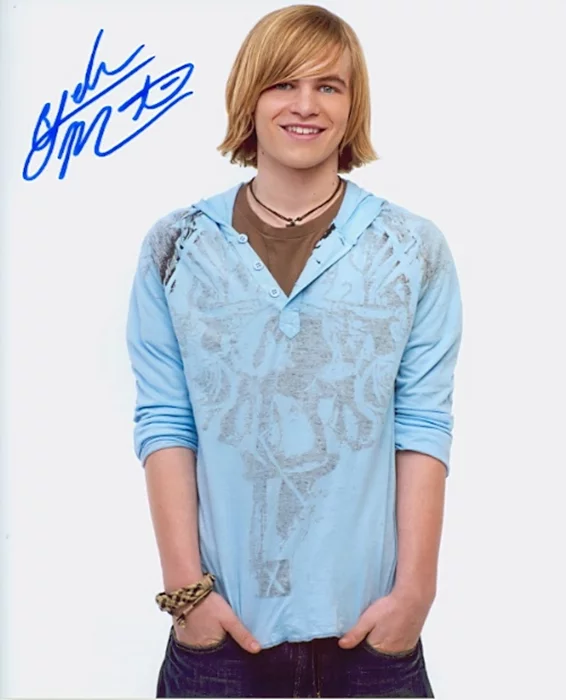 Graham Patrick Martin autograph