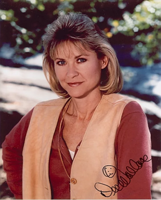 Dee Wallace autograph