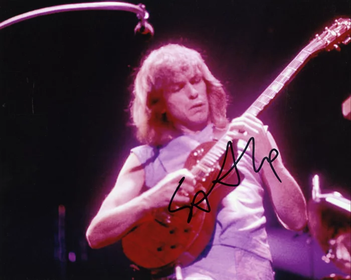 Steve Howe autograph