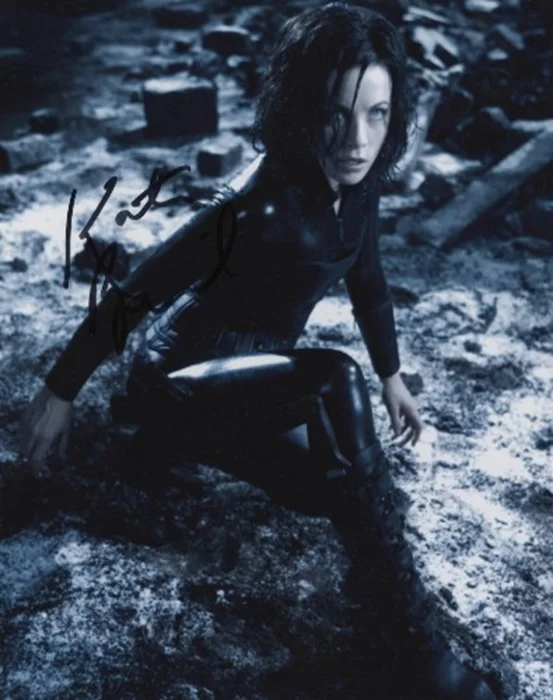 Kate Beckinsale autograph
