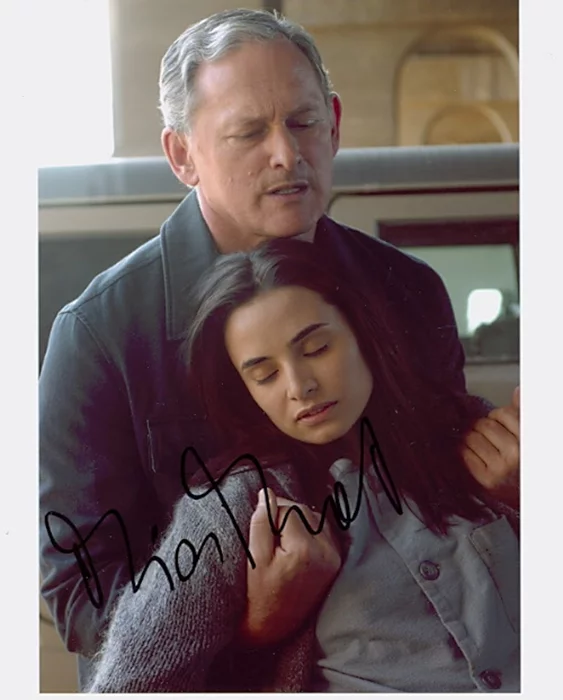 Mia Maestro autograph