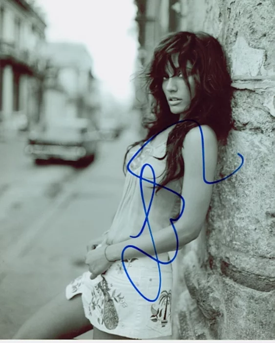 Leonor Varela autograph