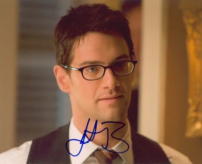 Justin Bartha autograph