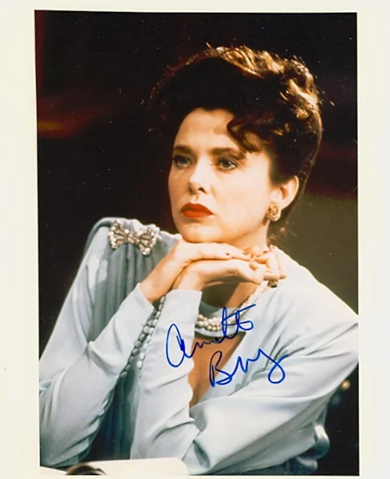 Annette Bening autograph