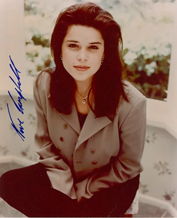 Neve Campbell autograph