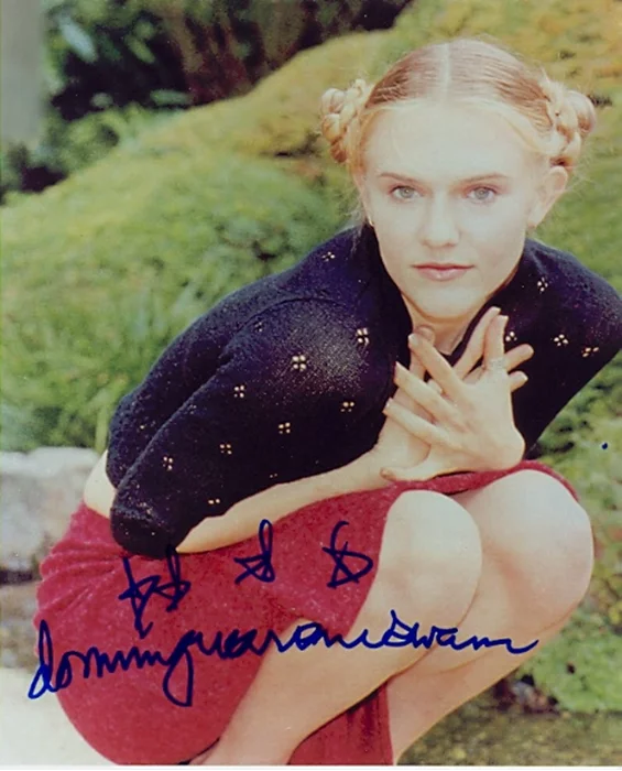 Dominique Swain autograph