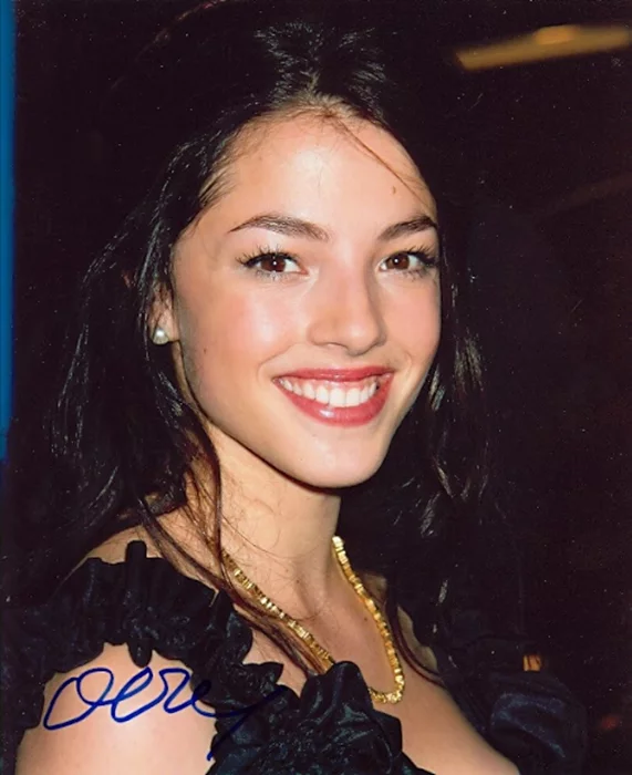 Olivia Thirlby autograph