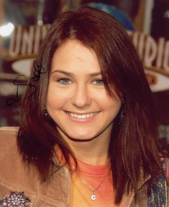 Scout Taylor-Compton autograph