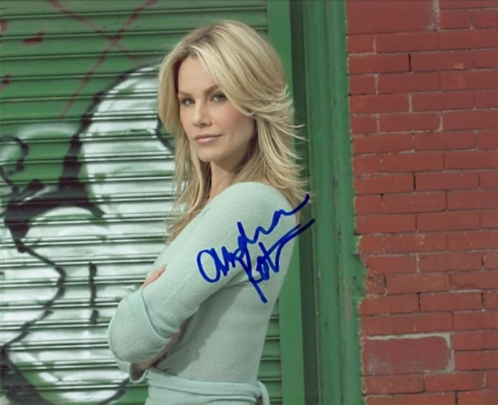 Andrea Roth autograph