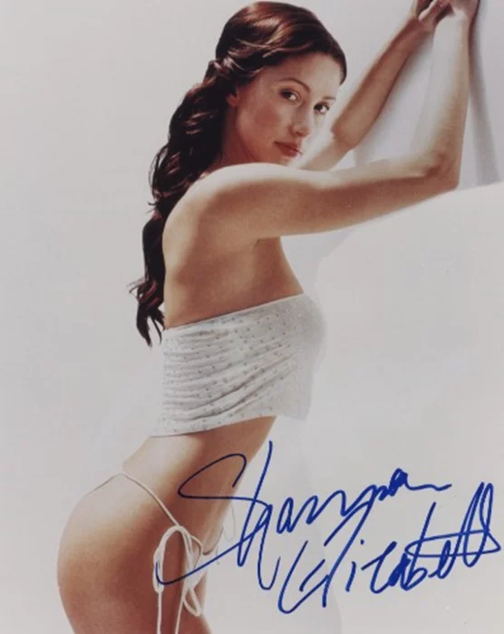 Shannon Elizabeth autograph