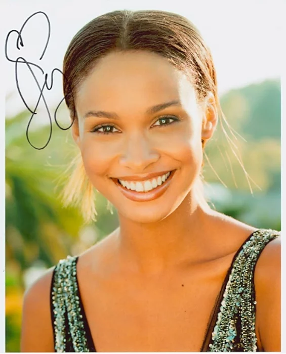 Joy Bryant autograph
