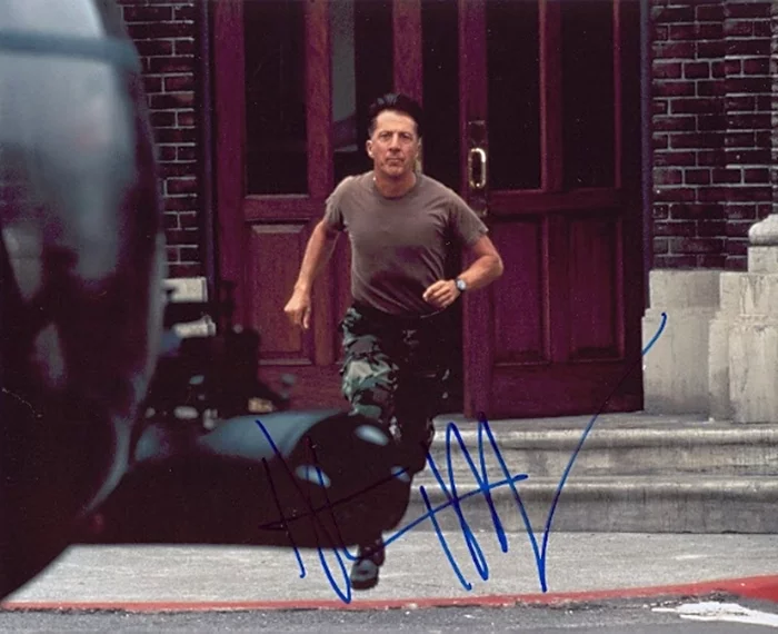 Dustin Hoffman autograph