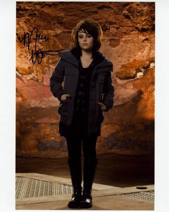 Mae Whitman autograph