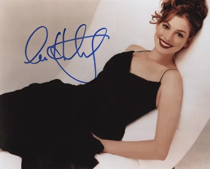 Anne Hathaway autograph