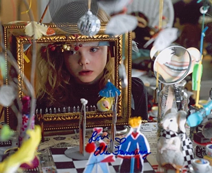 Elle Fanning autograph