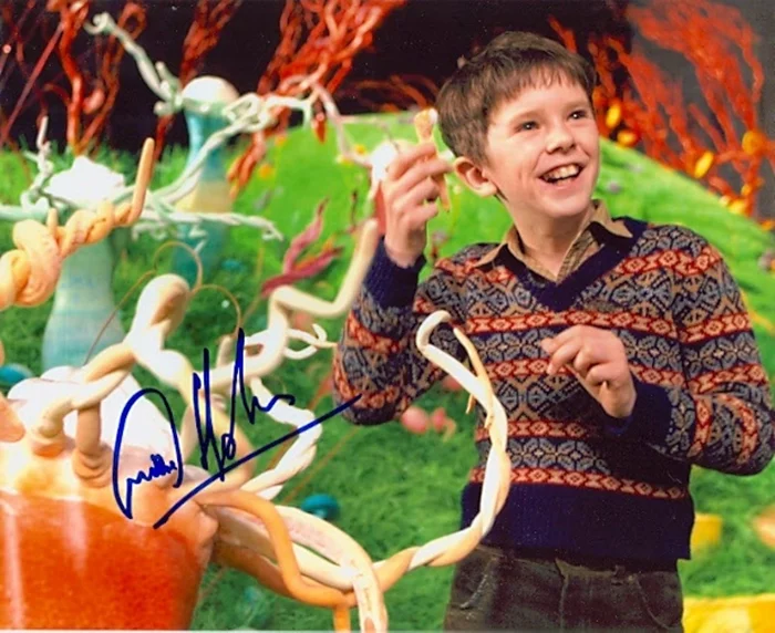 Freddie Highmore autograph