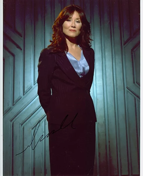 Mary McDonnell autograph