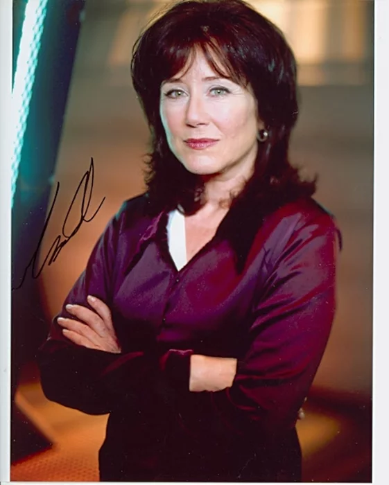 Mary McDonnell autograph