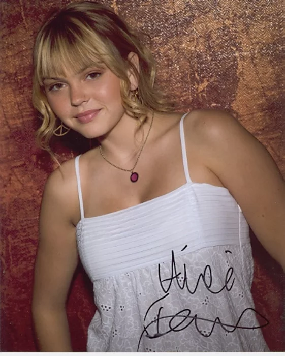 Aimee Teegarden autograph