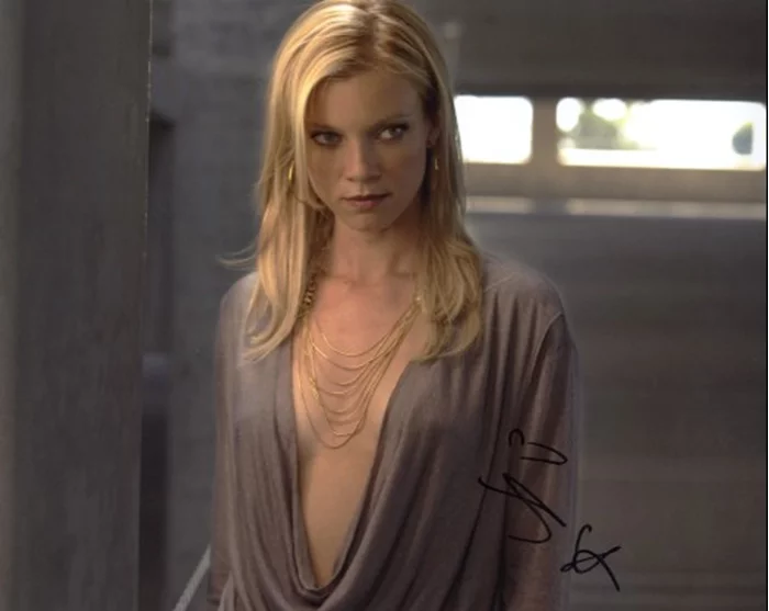 Amy Smart autograph