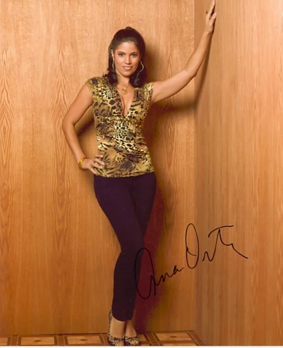 Ana Ortiz autograph