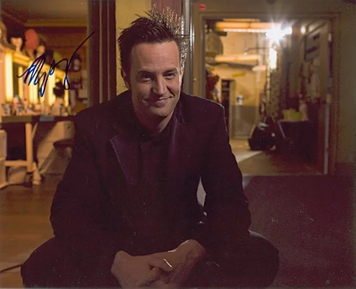 Matthew Perry autograph