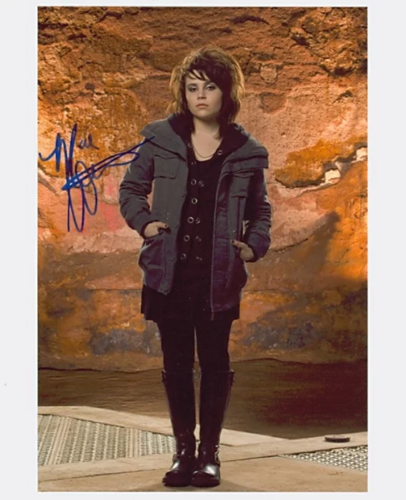 Mae Whitman autograph