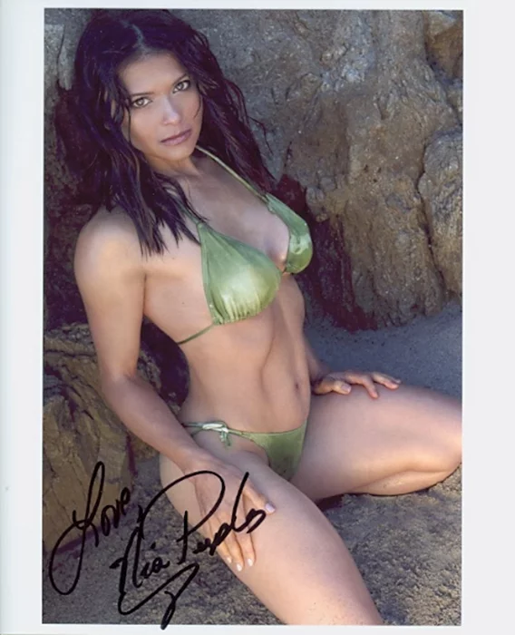 Nia Peeples autograph