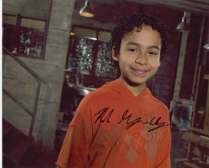 Noah Gray-Cabey autograph