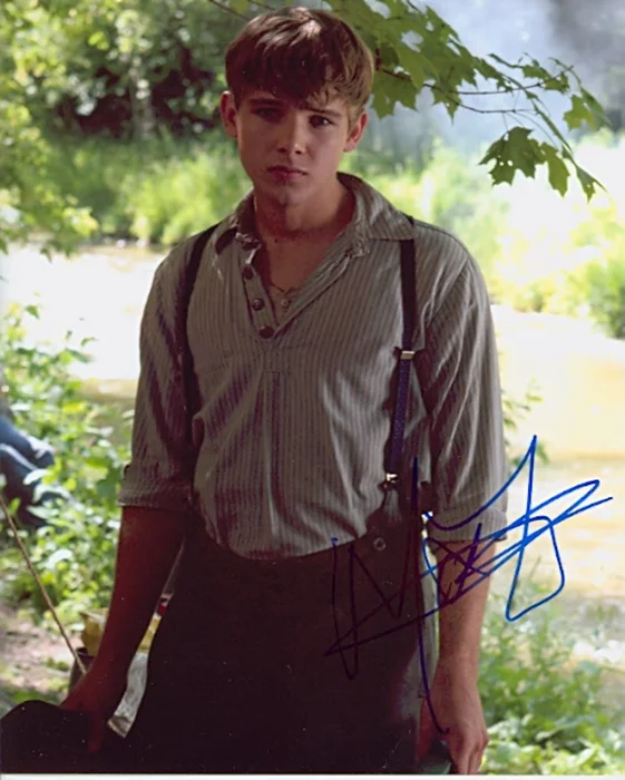 Max Thieriot autograph