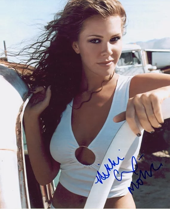 Nikki Cox autograph