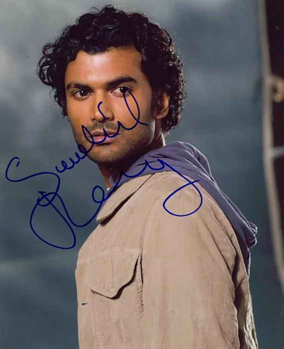 Sendhil Ramamurthy autograph