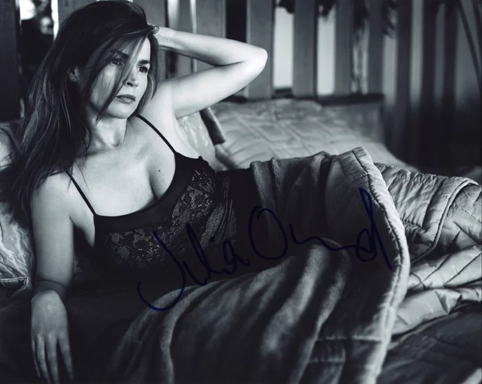 Julia Ormond autograph