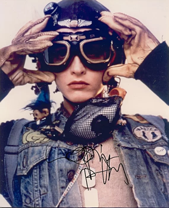 Lori Petty autograph