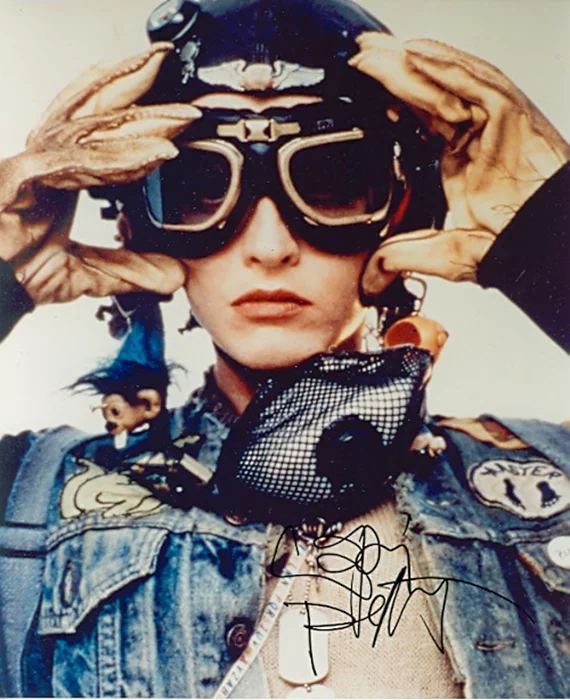 Lori Petty autograph