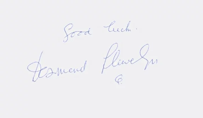 Desmond Llewelyn autograph