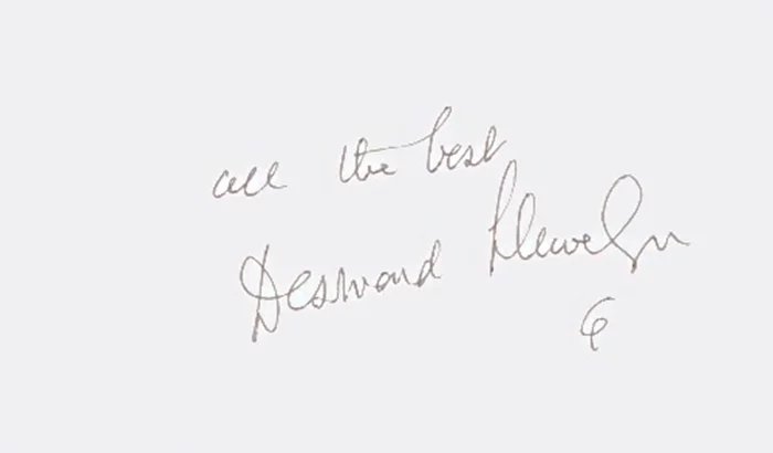 Desmond Llewelyn autograph