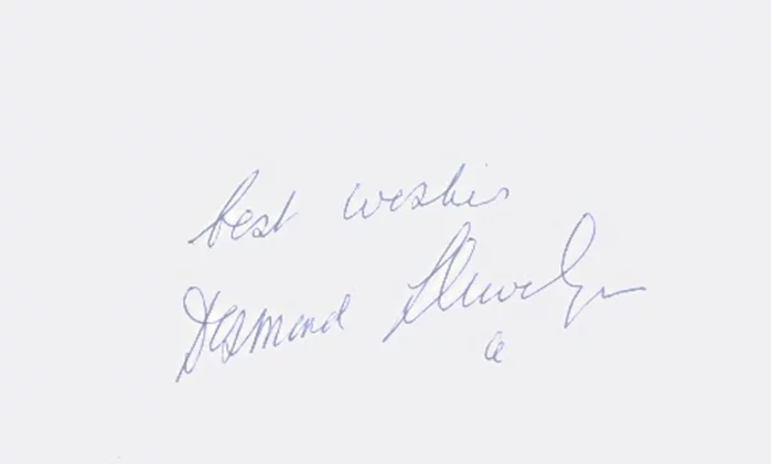 Desmond Llewelyn autograph