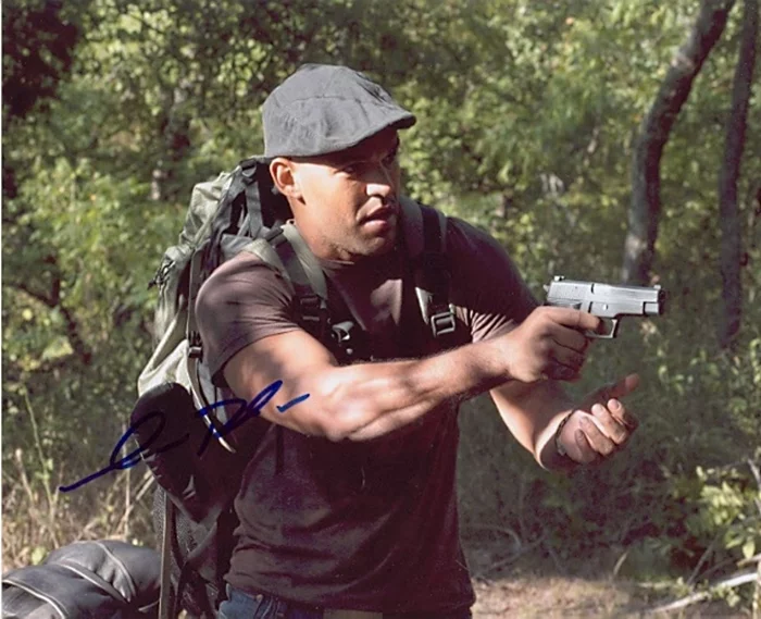 Amaury Nolasco autograph