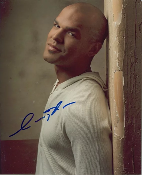 Amaury Nolasco autograph