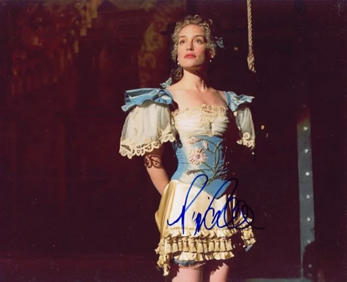 Piper Perabo autograph
